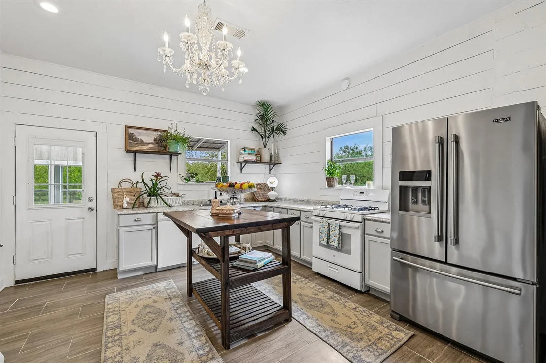 Photo of 372 Old Lockhart RD