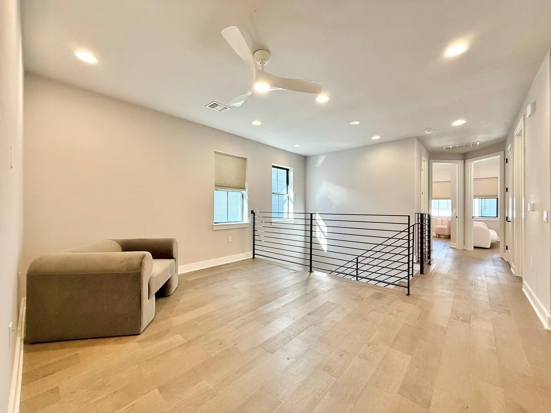 Photo of 3905 Taniguchi ST