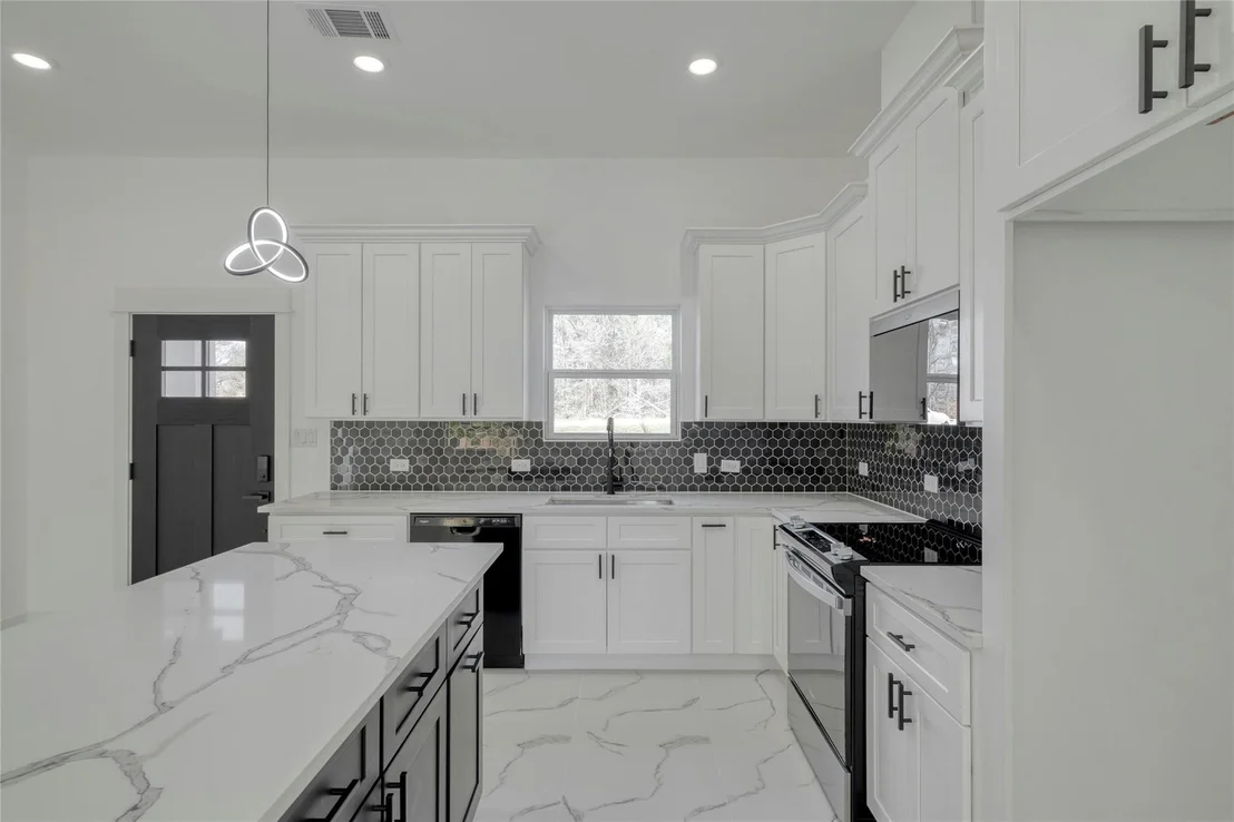 Photo of 121 Diamond Head DR