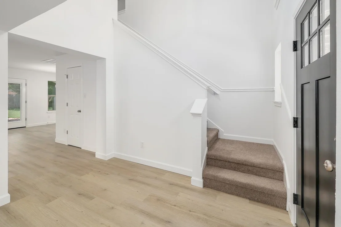 Photo of 709 LOS ROBLES RD
