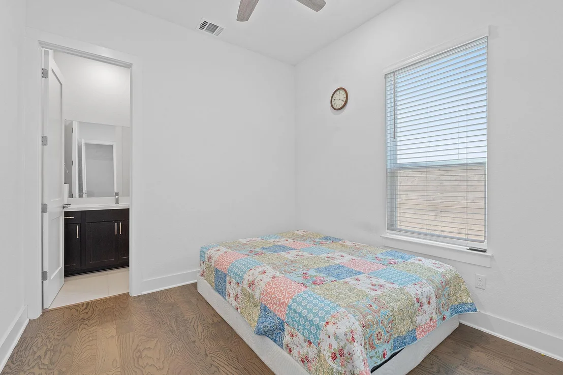 Photo of 1616 Illawarra WAY