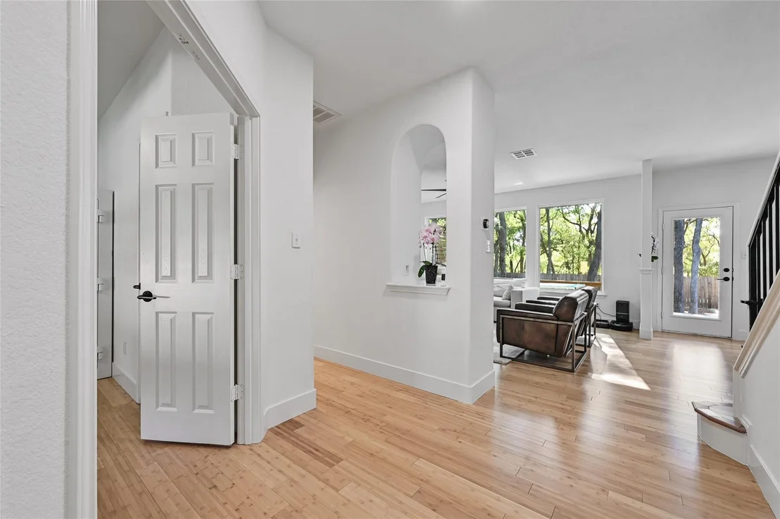 Photo of 329 Cullen BLVD