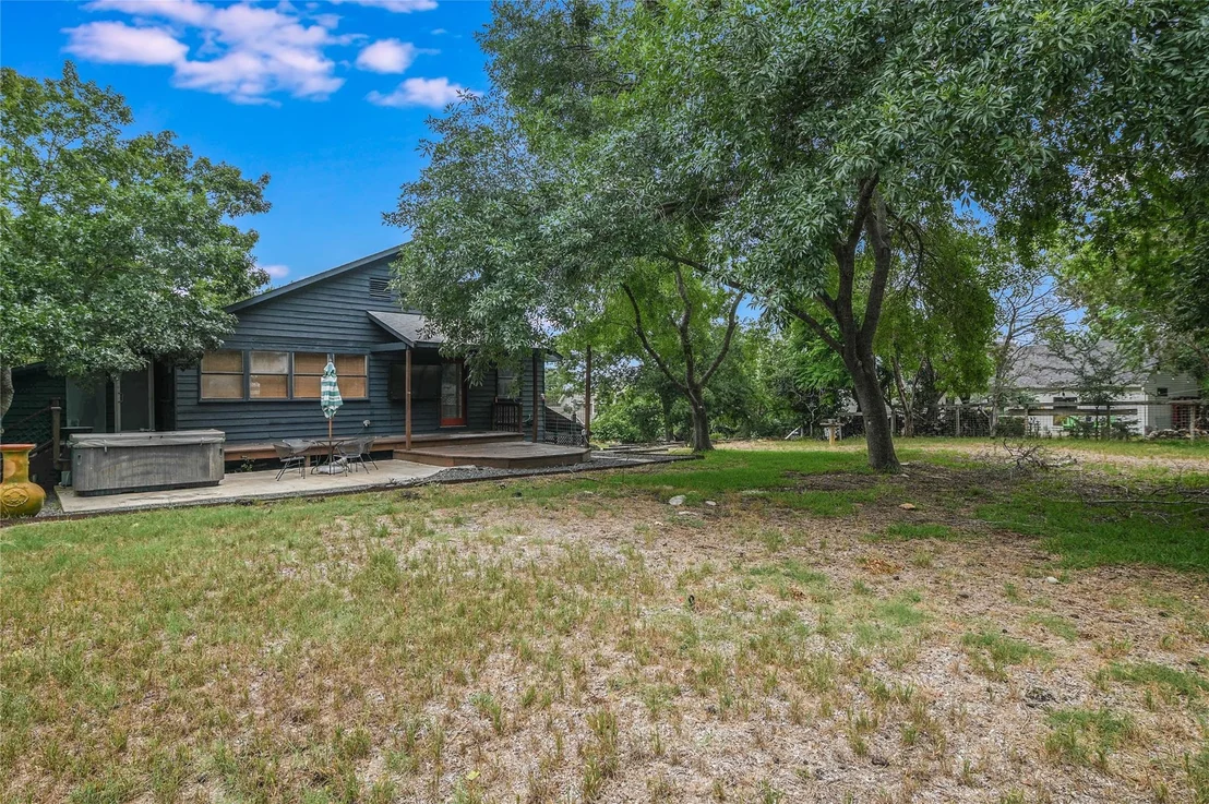 Photo of 2403 DE SOTO DR
