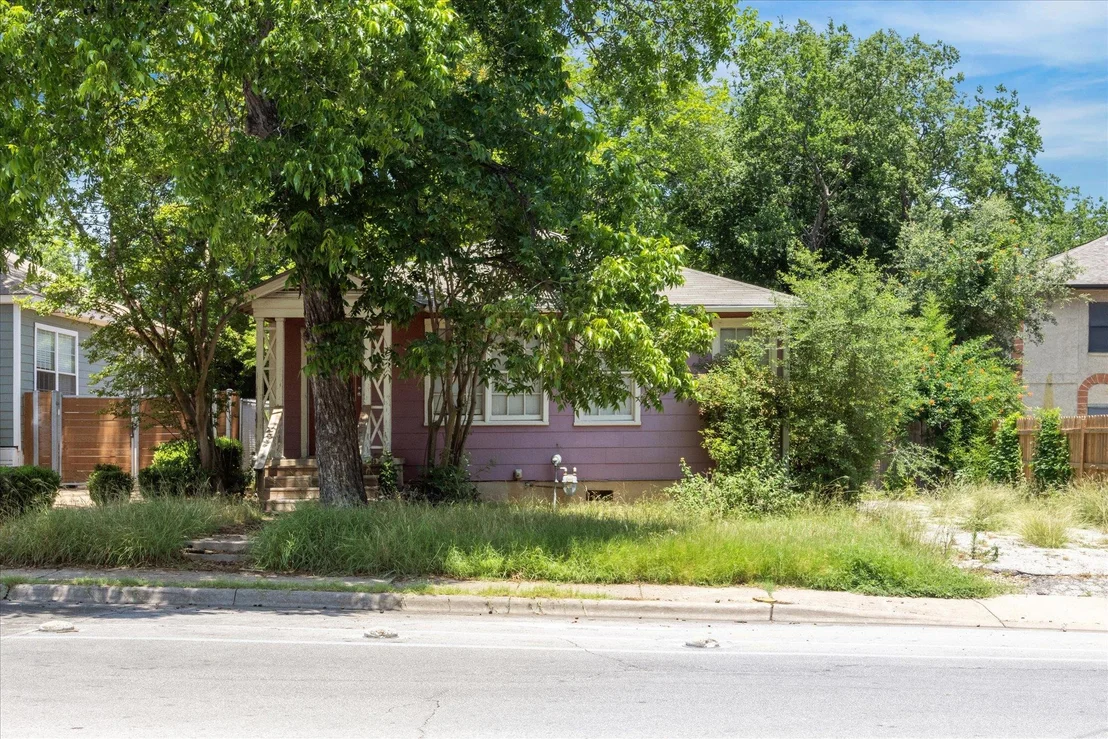 Photo of 700 W North Loop BLVD