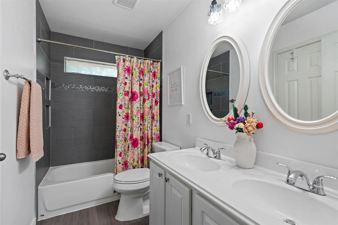 Photo of 1009 Linden LOOP