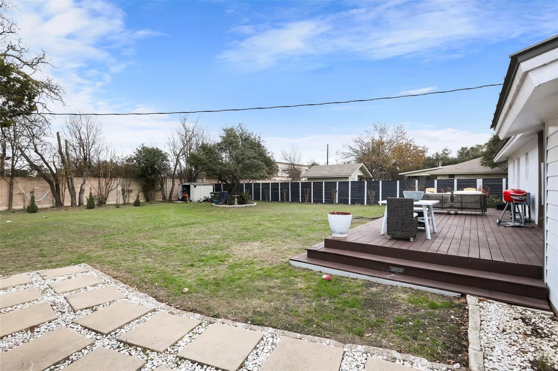 Photo of 1704 Lone Oak DR