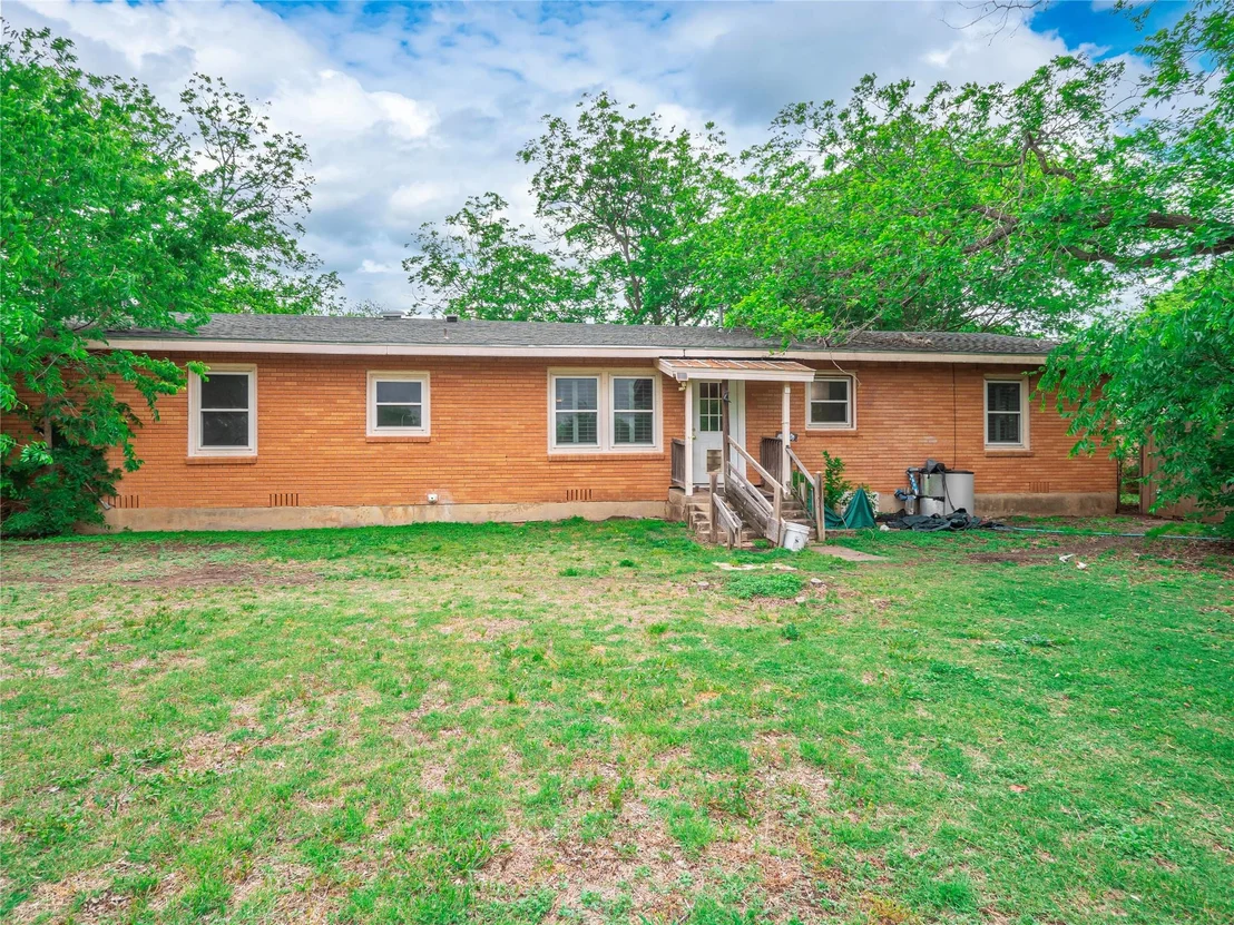 Photo of 700 Lewis DR