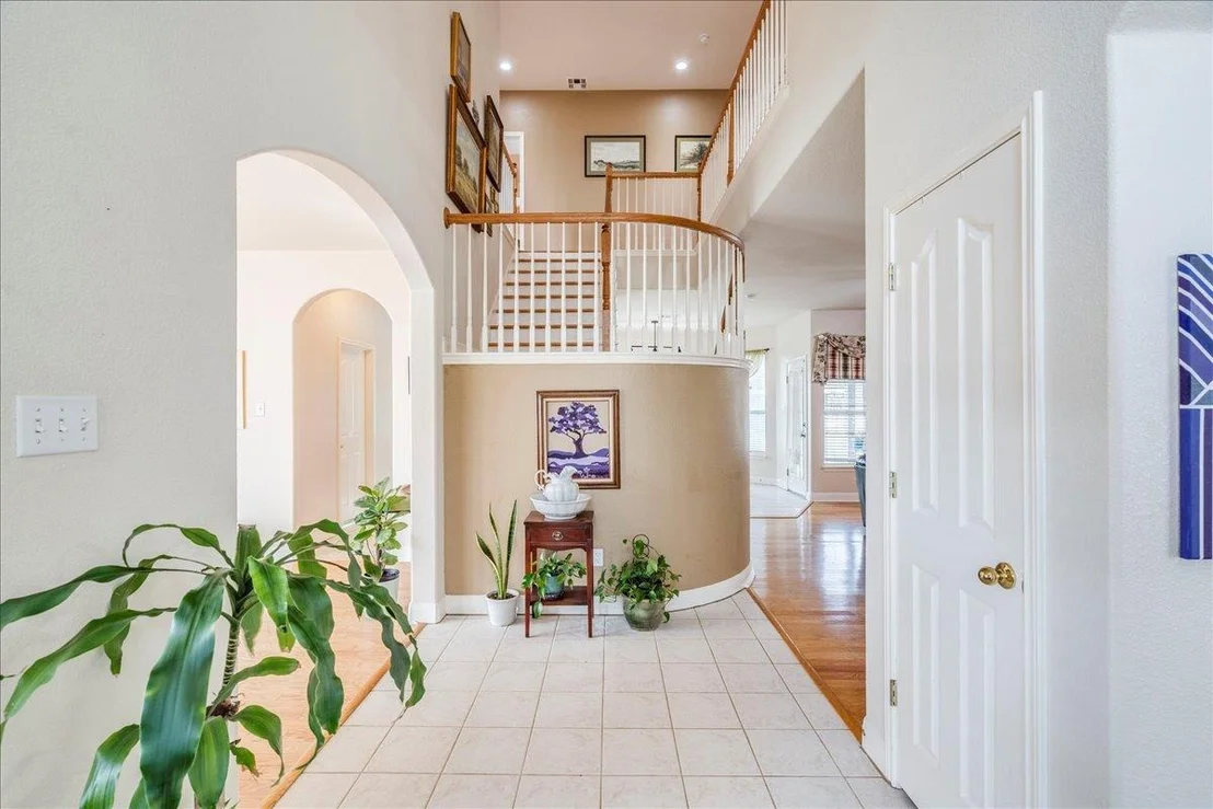 Photo of 1077 Fairway