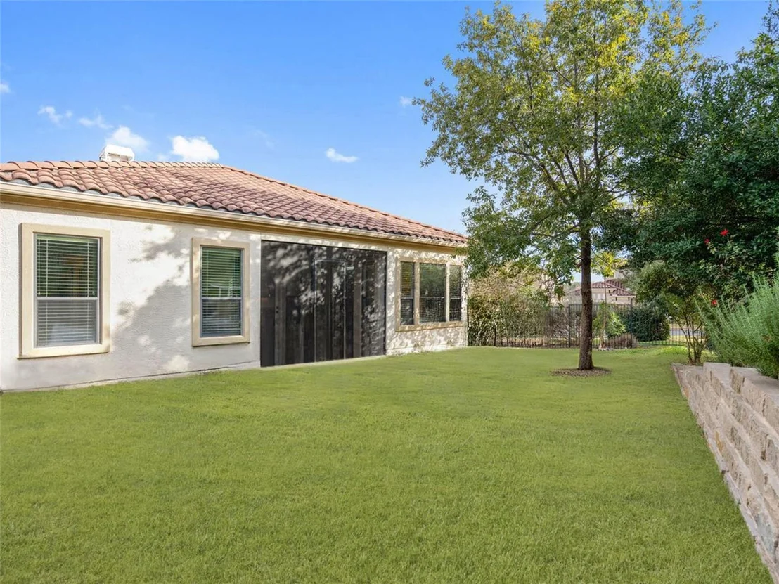 Photo of 403 Indianwood DR