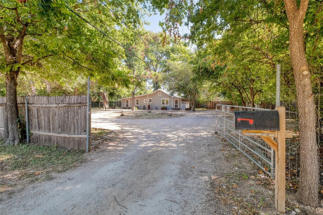 Photo of 712 Nowotny LN