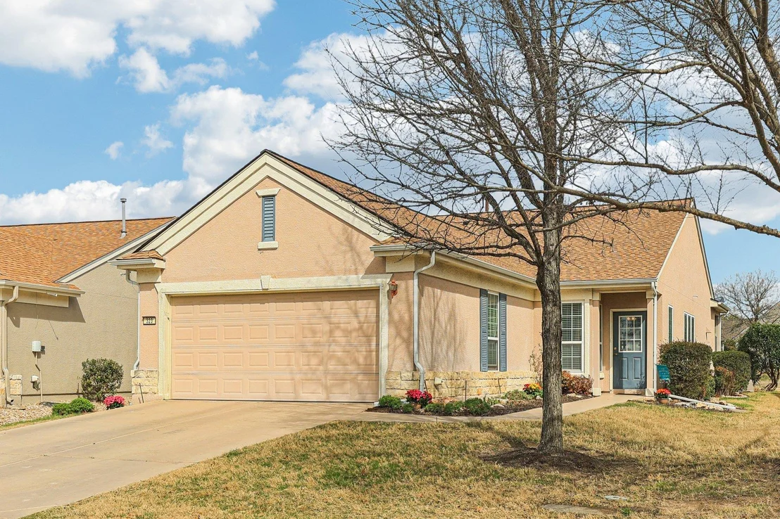 Photo of 323 Crockett LOOP