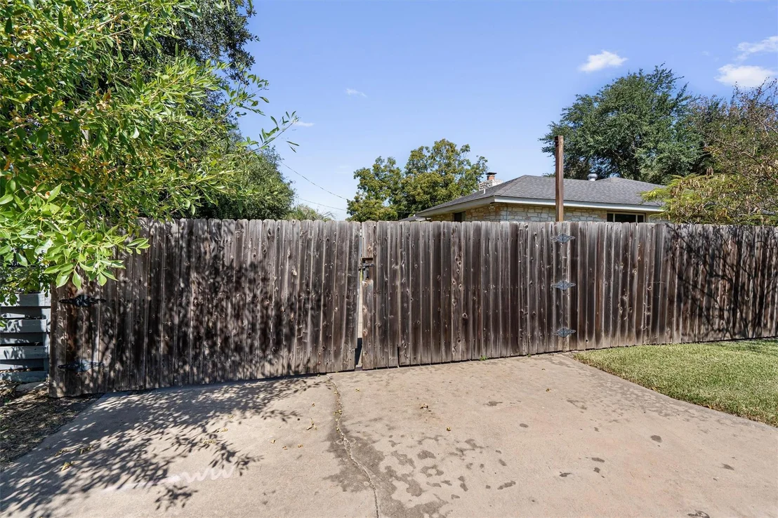 Photo of 2201 Carolyn DR