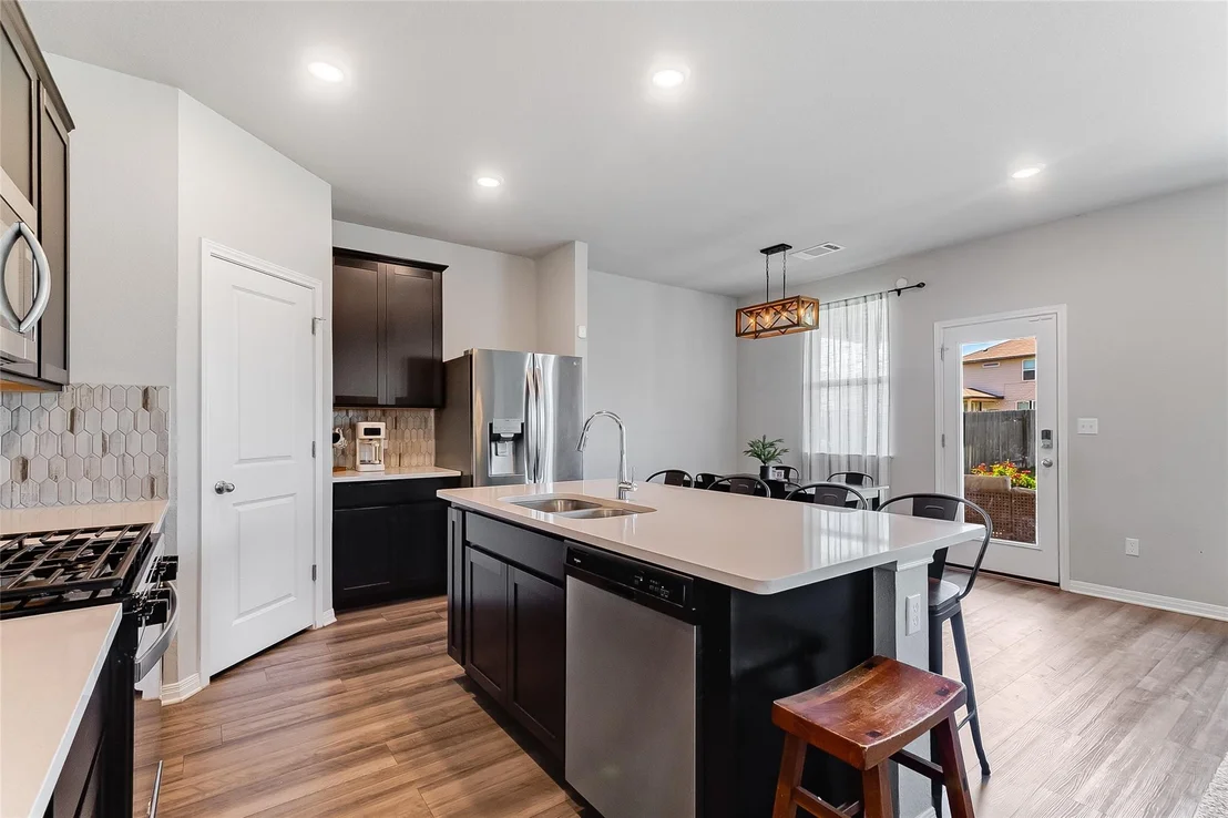 Photo of 516 Longmount CV