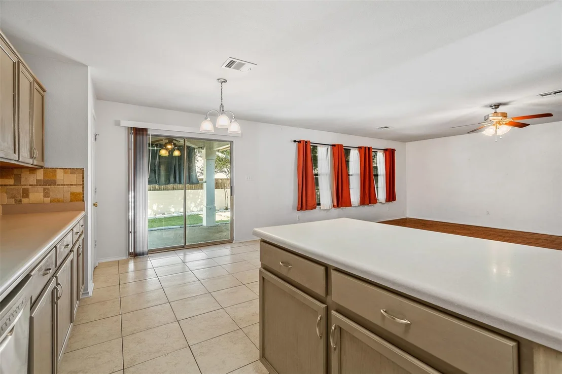 Photo of 910 Yellowstone DR