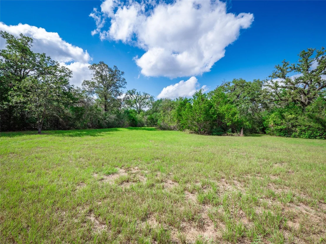 Photo of 499 Hidden Oaks DR