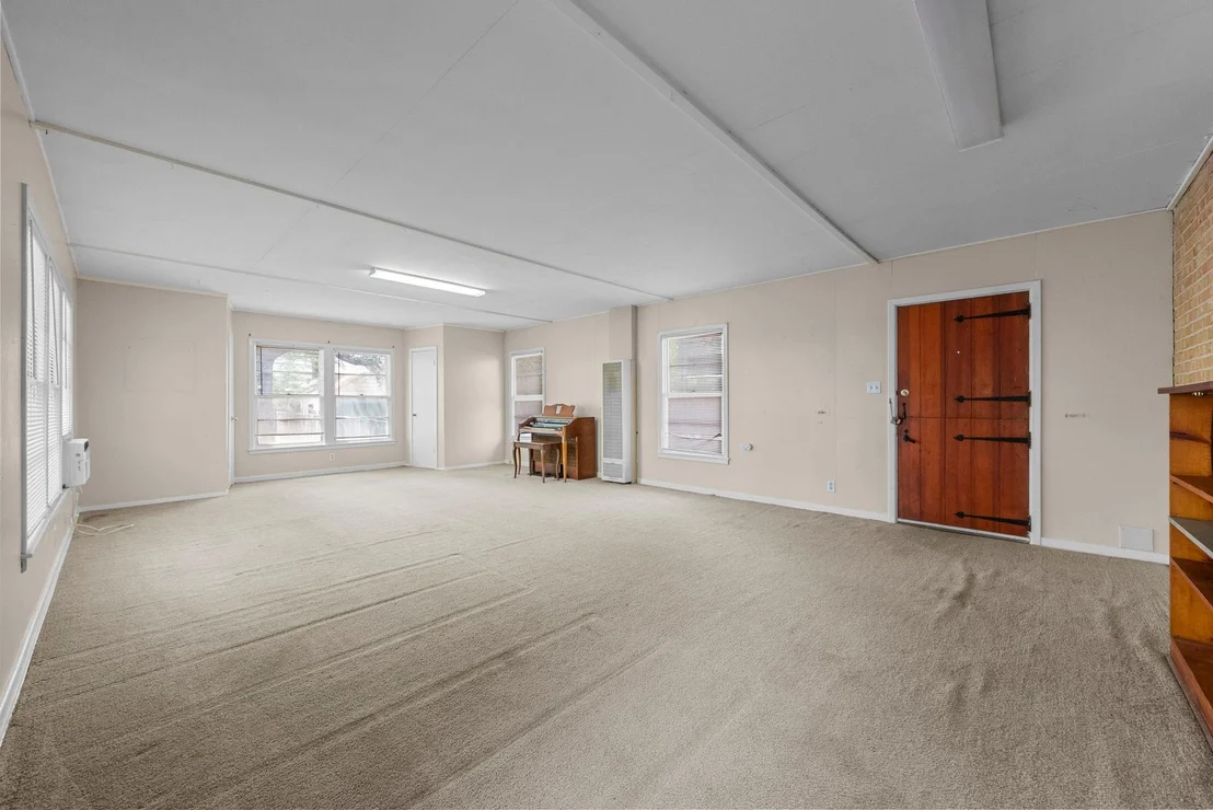 Photo of 3108 Robinson Ave