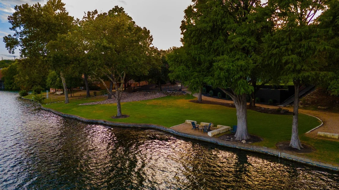 Photo of 1700 Lakeshore DR