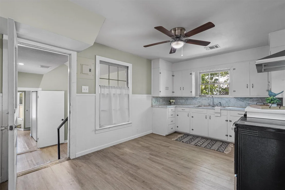 Photo of 1121 Lexington ST