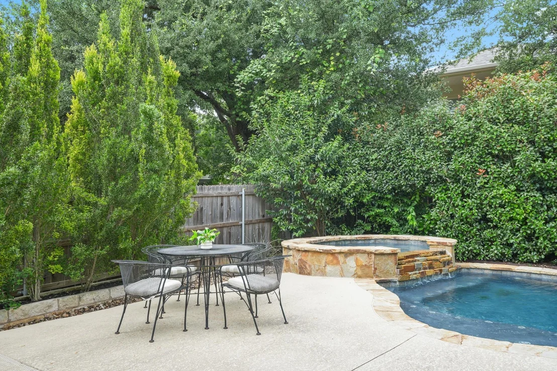 Photo of 606 Victoria DR