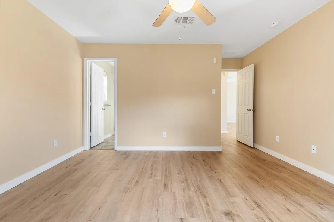 Photo of 148 Grazing Horse LN