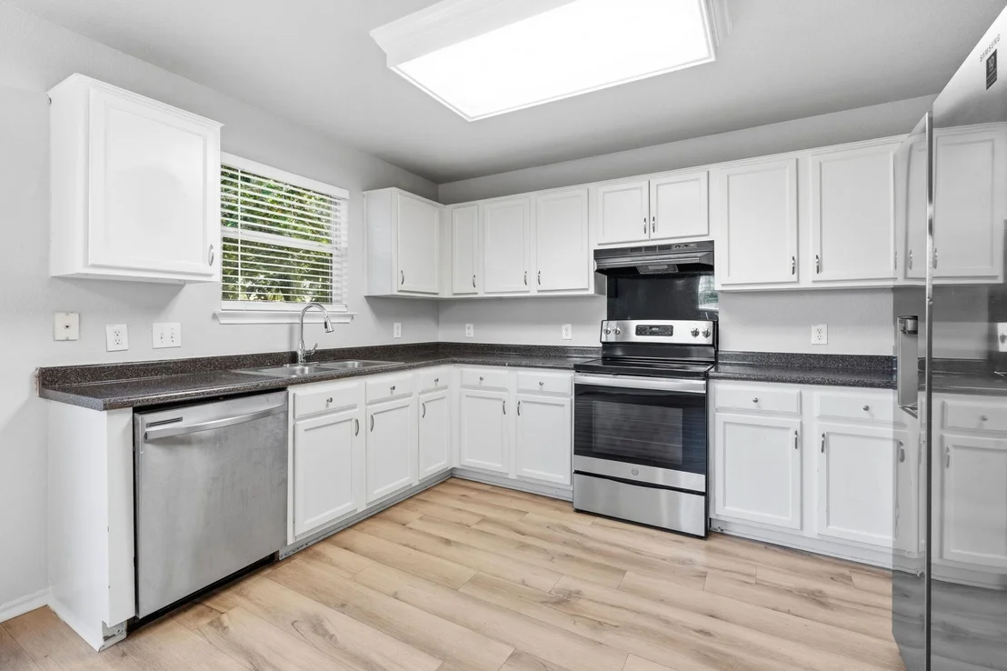 Photo of 6736 Cornish Hen LN