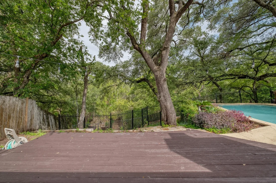 Photo of 5300 Suburban DR