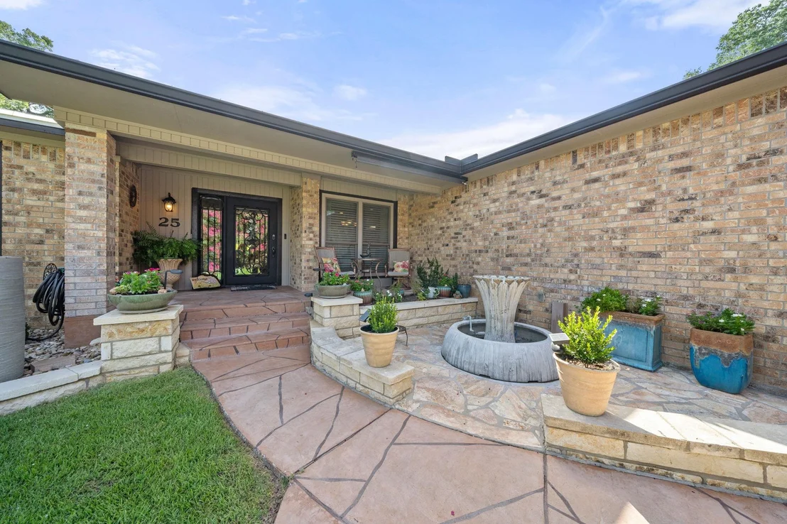 Photo of 25 Doolittle DR