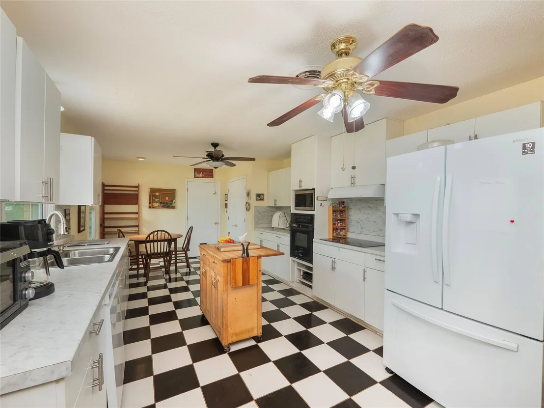 Photo of 700 Lewis DR
