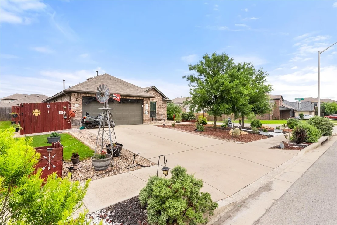 Photo of 5980 Heron DR