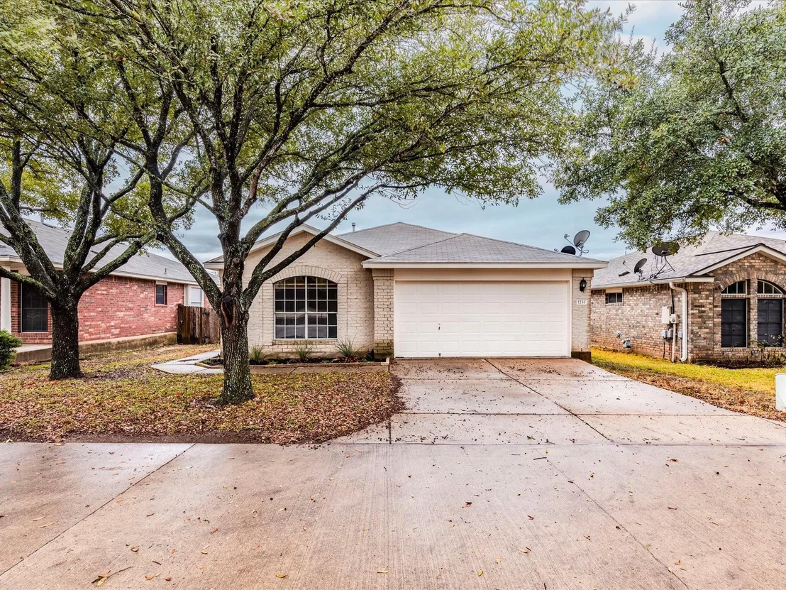 Photo of 1233 Tudor House RD