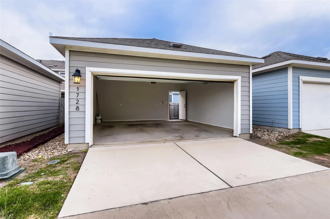 Photo of 1728 Artesian Springs XING