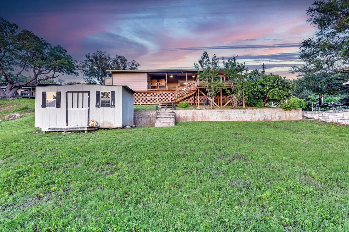 Photo of 702 Liveoak RD