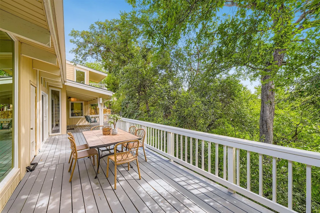 Photo of 1901 Cresthaven DR