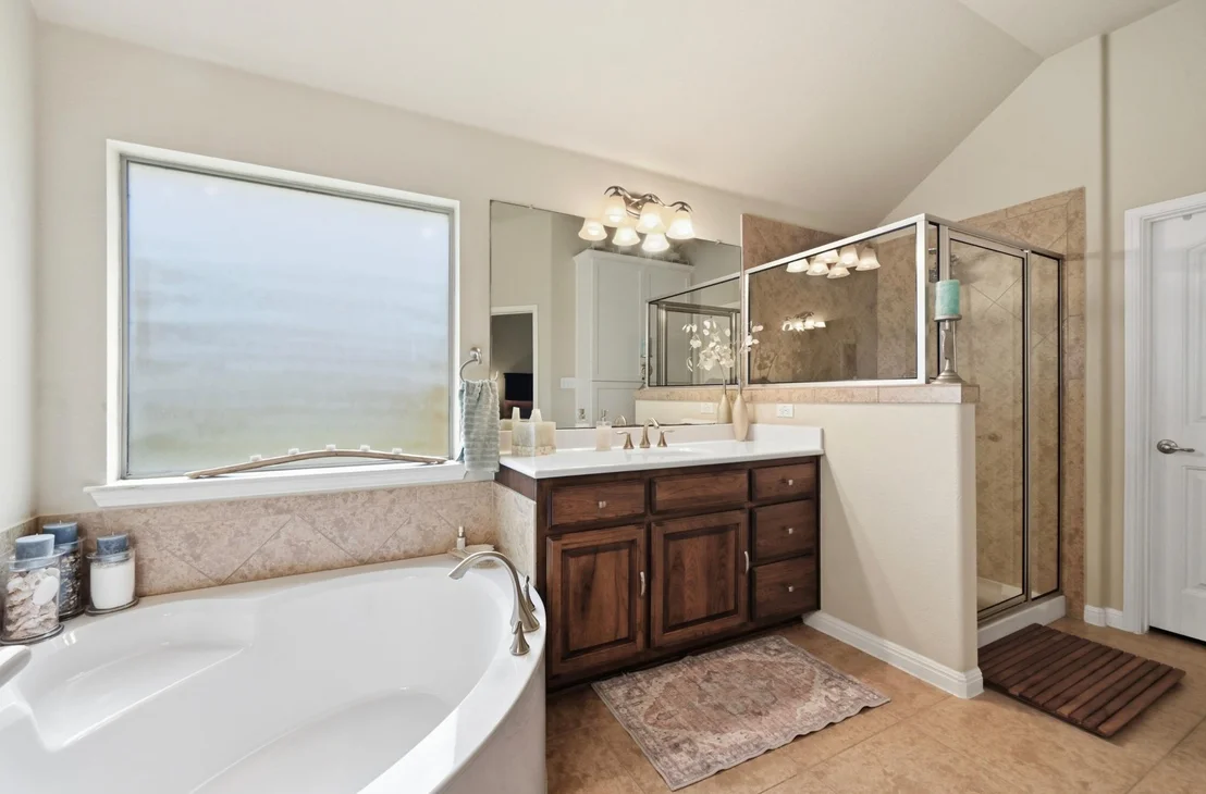 Photo of 114 Drury LN