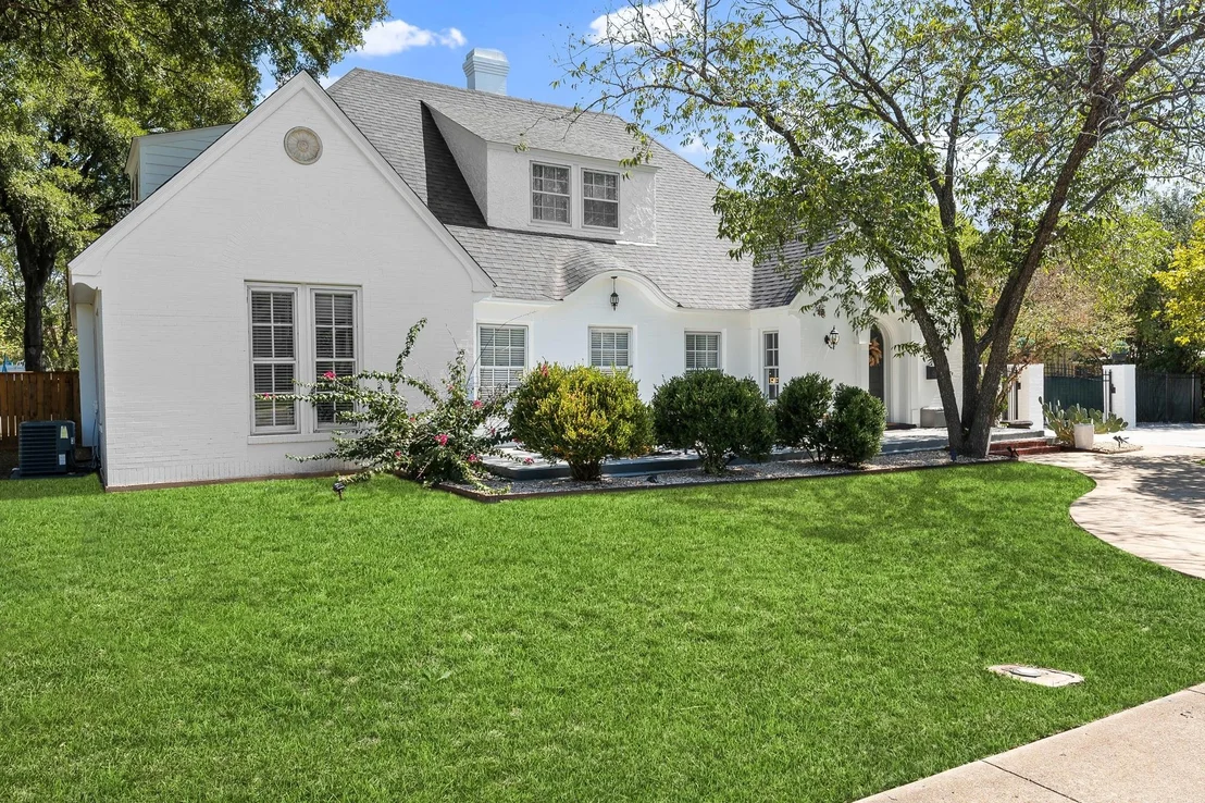 Photo of 445 N Wall ST