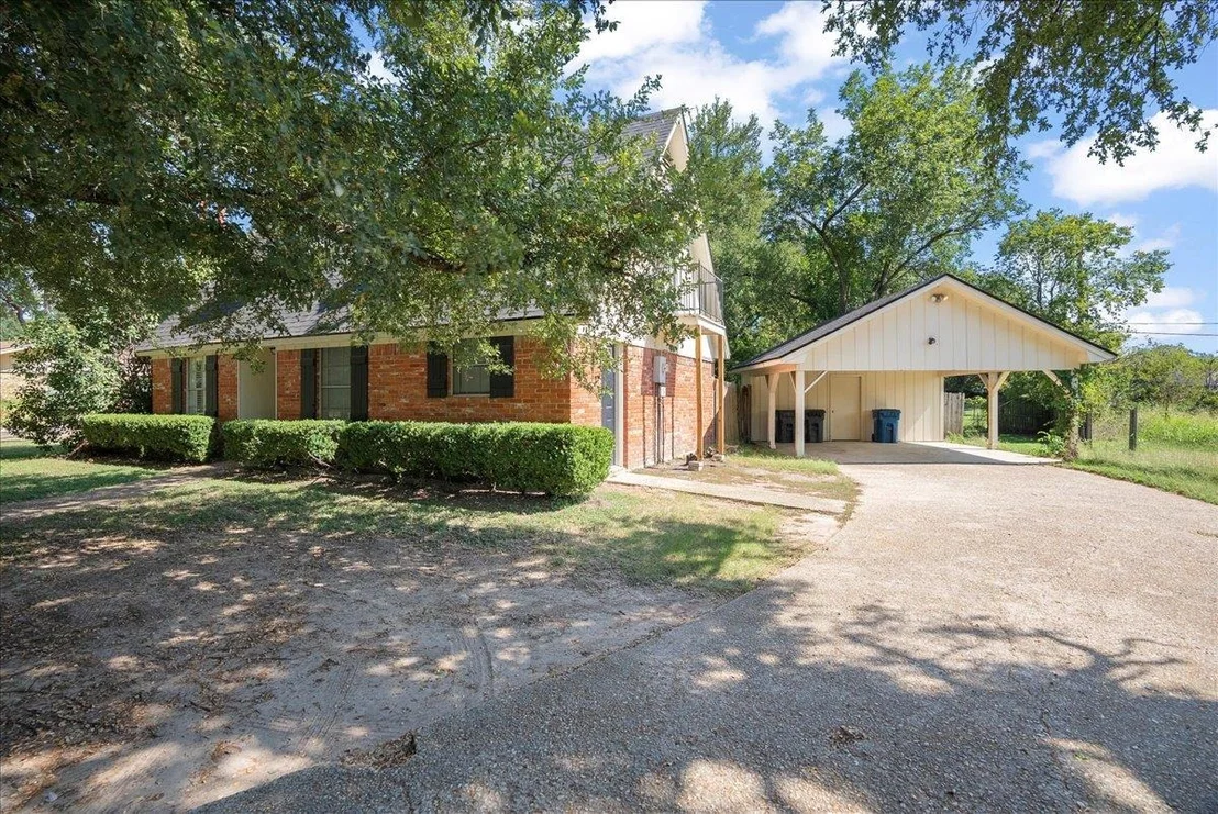 Photo of 421 Forrest LN