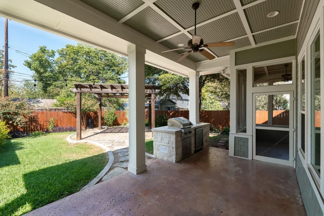 Photo of 2204 Lindell Ave