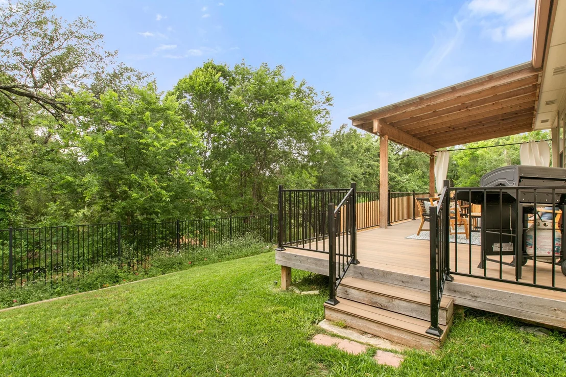 Photo of 659 Cullen BLVD
