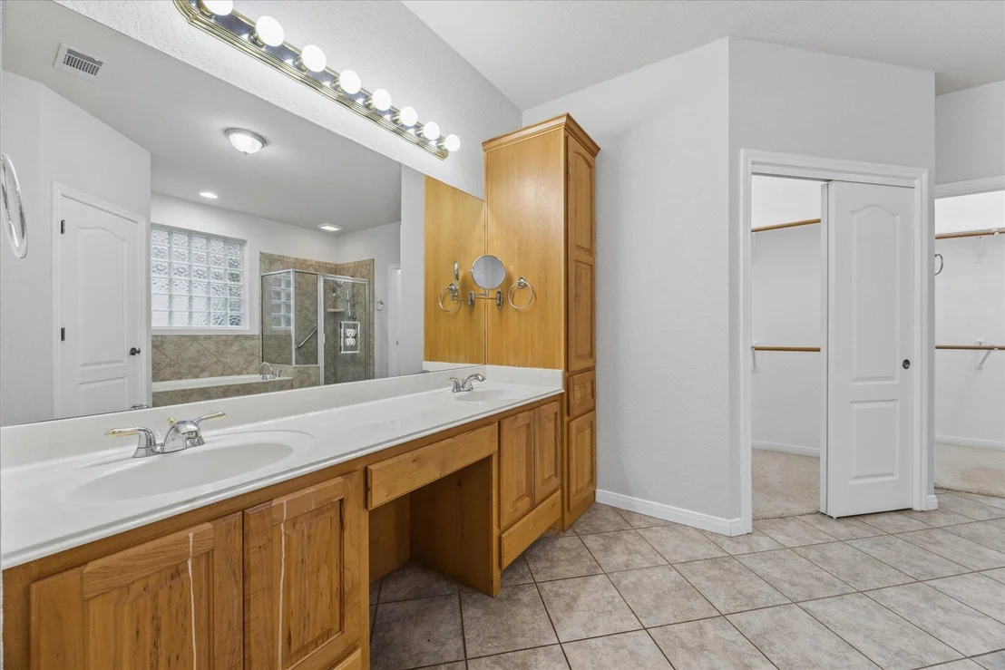 Photo of 300 Brazos DR