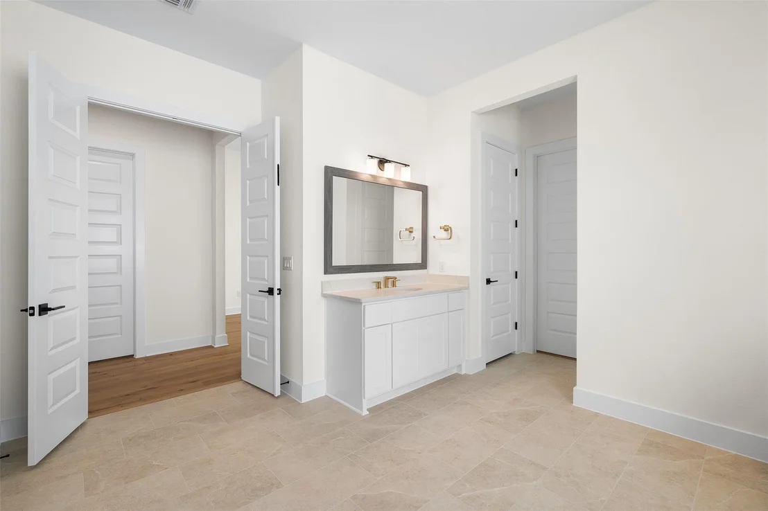Photo of 1813 Lucera BND