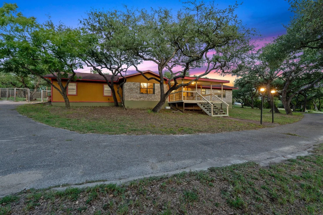 Photo of 8705 S View RD