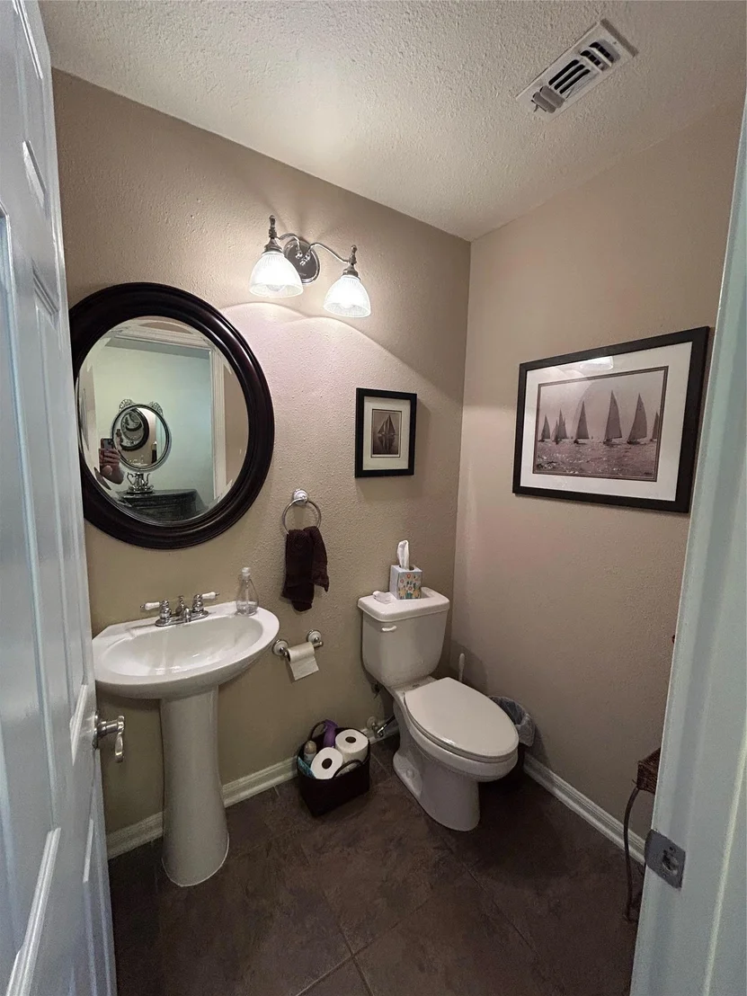 Photo of Unit D at 11121 Pinehurst DR