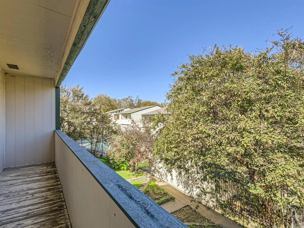 Photo of Unit 404 at 6718 Silvermine DR