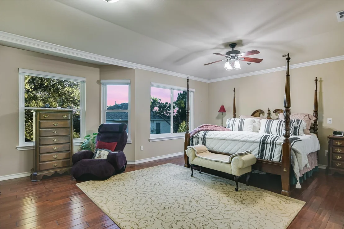 Photo of 9105 Bluegrass DR