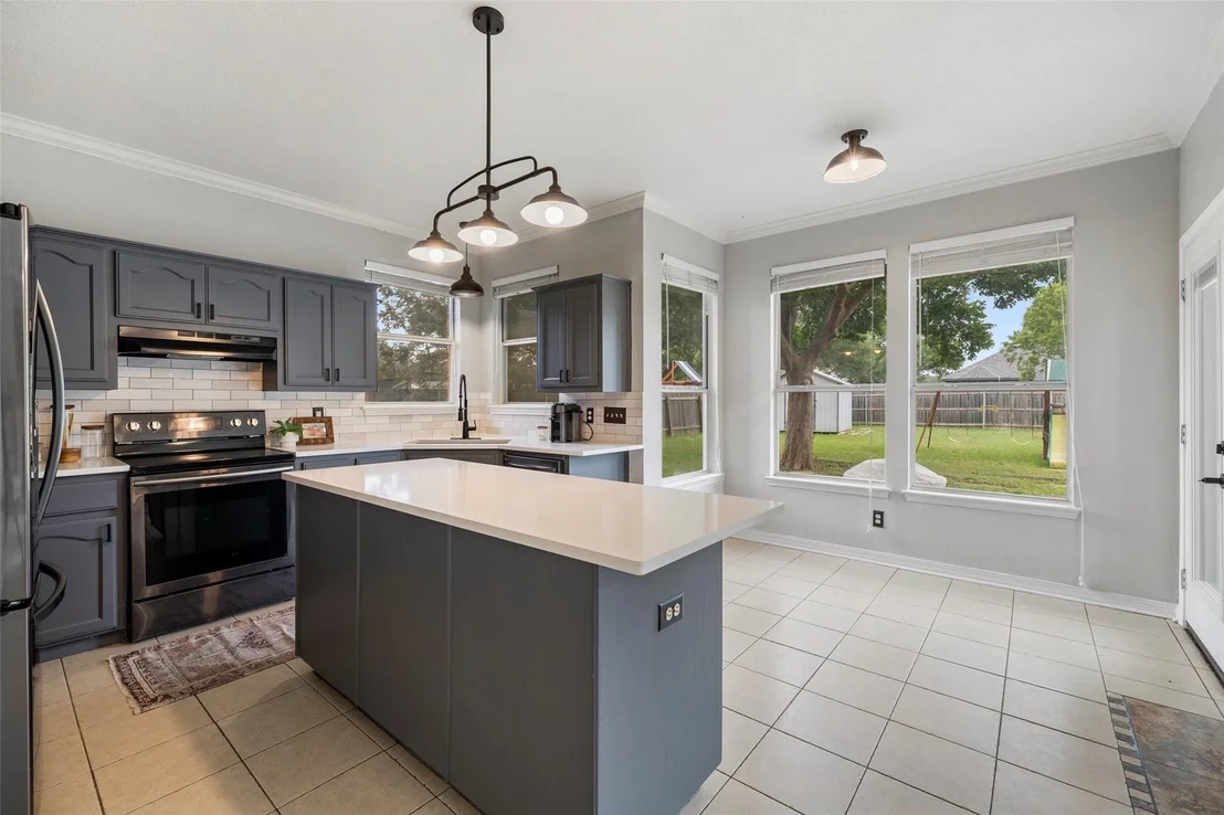 Photo of 900 Laurel CV
