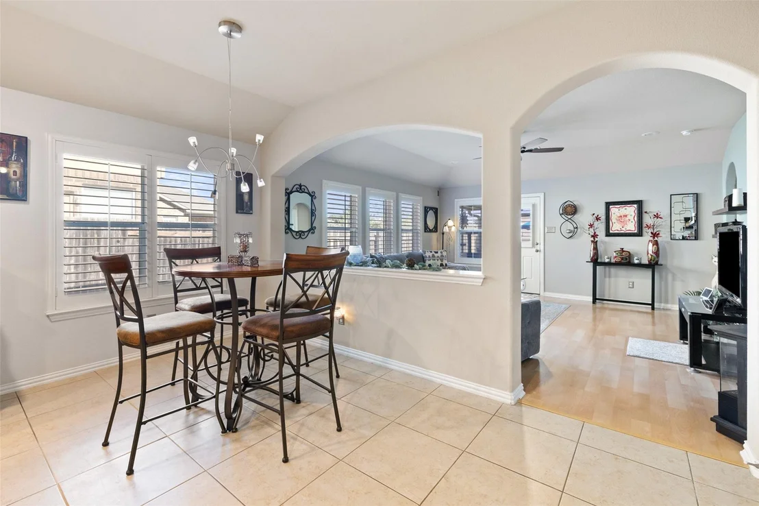 Photo of 339 Strawberry Blonde DR