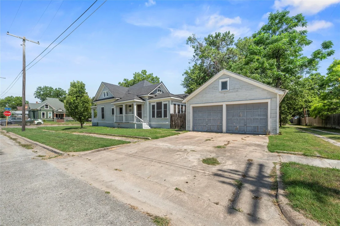 Photo of 803 N 3rd ST