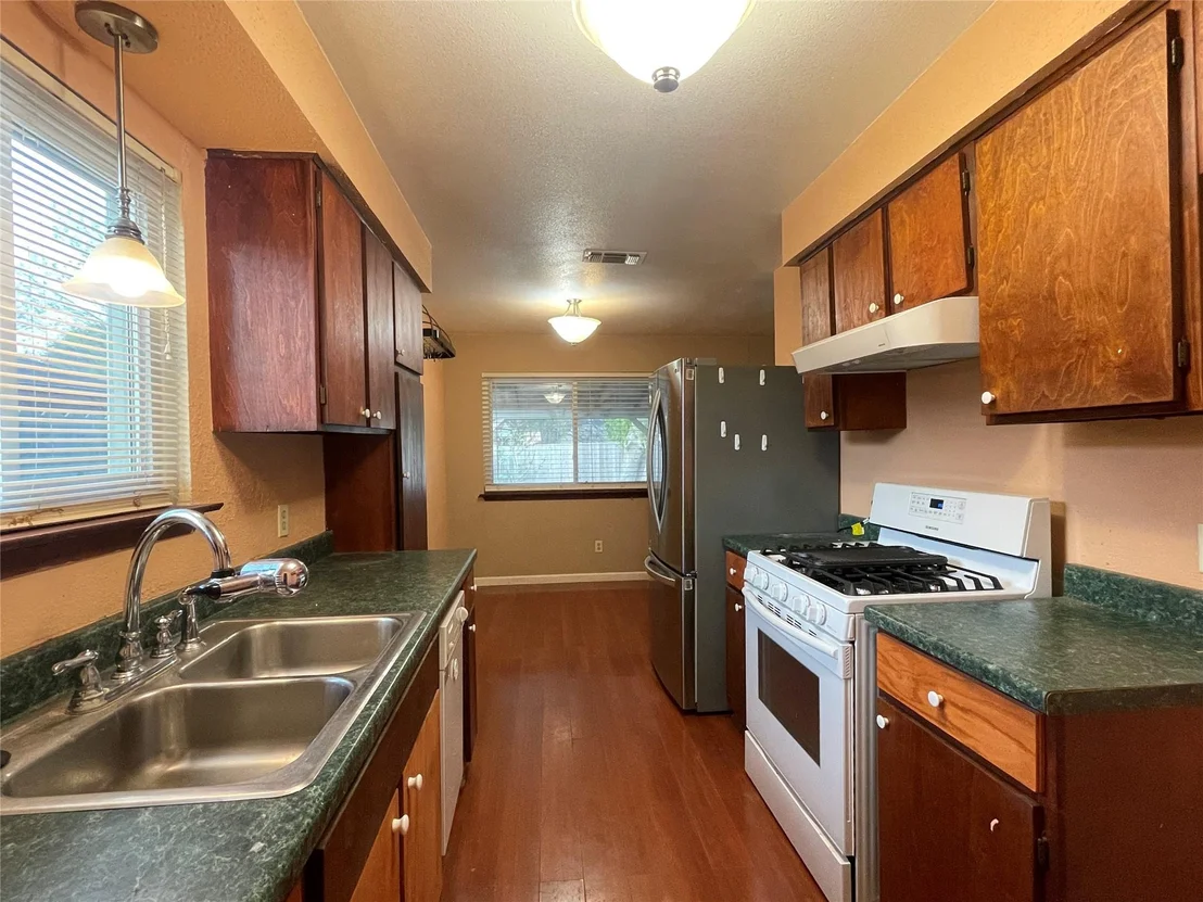 Photo of 5608 PEPPERTREE PKWY