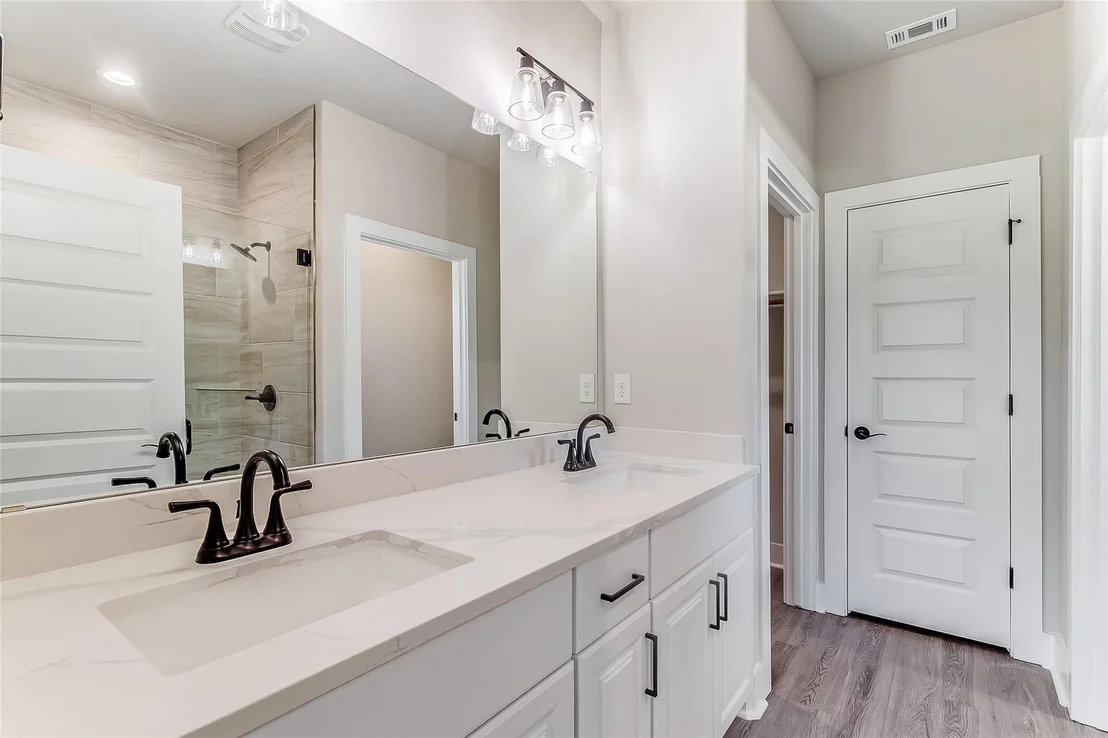 Photo of 2109 Park View DR