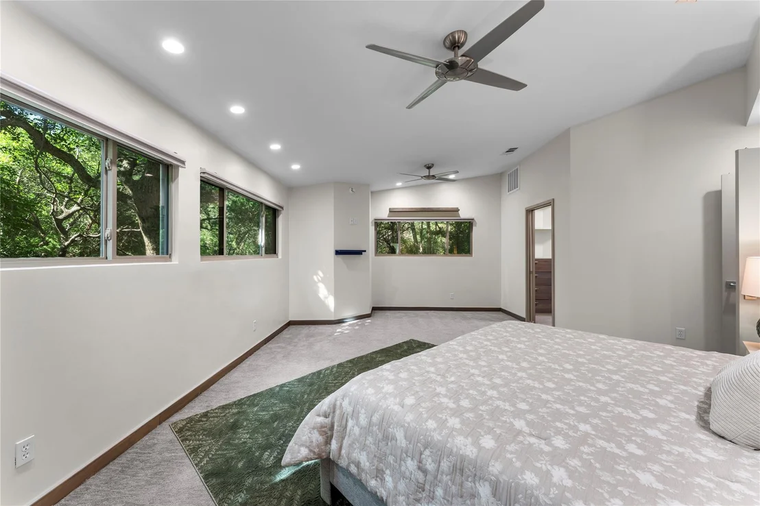 Photo of 3001 White Oak DR